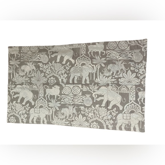 NEW King Pillow Shams X2 Elephant Sacred Cow Tiger Gray & White Kashmir Shimmer - Picture 2 of 8